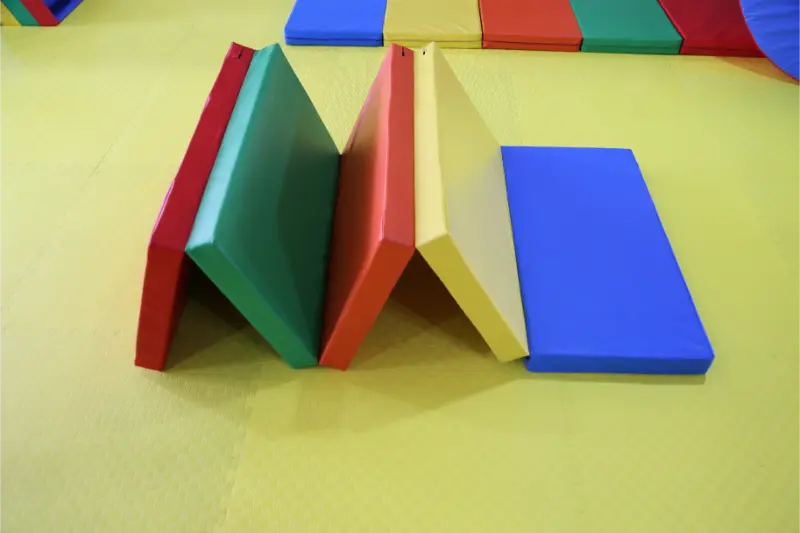 XOT XIN OUTAI gilina produktų mokslinius tyrimus ir plėtrą, teikdama pritaikytus minkštos įrangos sprendimus pasaulinėms vaikų sporto įstaigoms